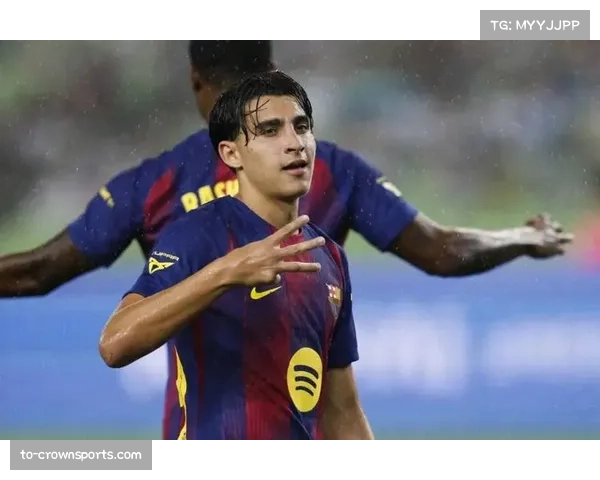 莱万转型支点角色在巴萨进攻体系中发挥策应作用